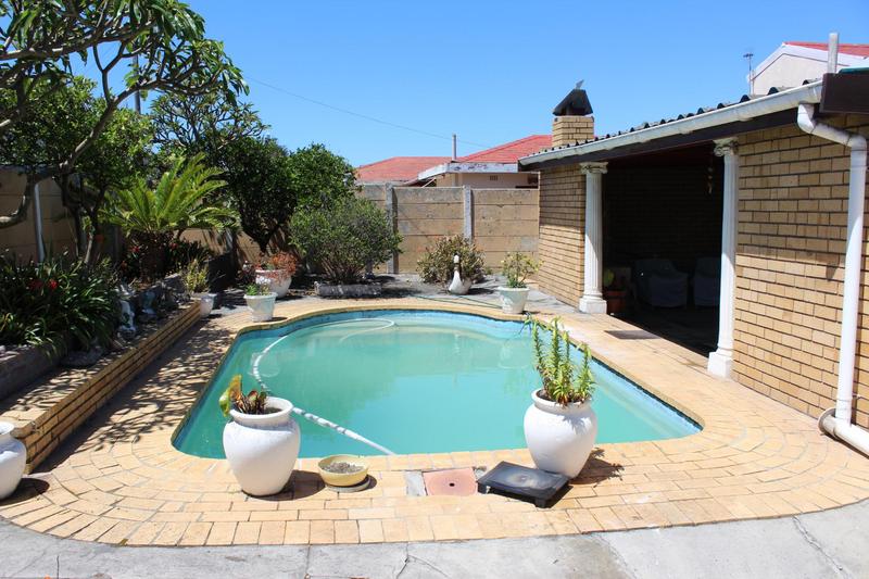 4 Bedroom Property for Sale in Richmond Estate Western Cape